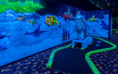 Prueba el minigolf de Málaga que brilla en la oscuridad