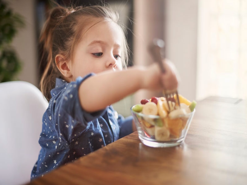 Snacks saludables para niños con alimentos perfectos para su nutrición